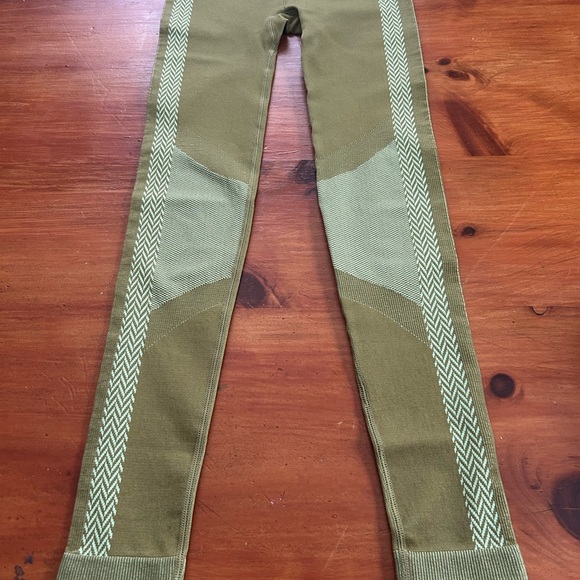 Fabletics Leggings High Waisted Seamless Check Pants Womens XS Olive Green NWT - Picture 2 of 10